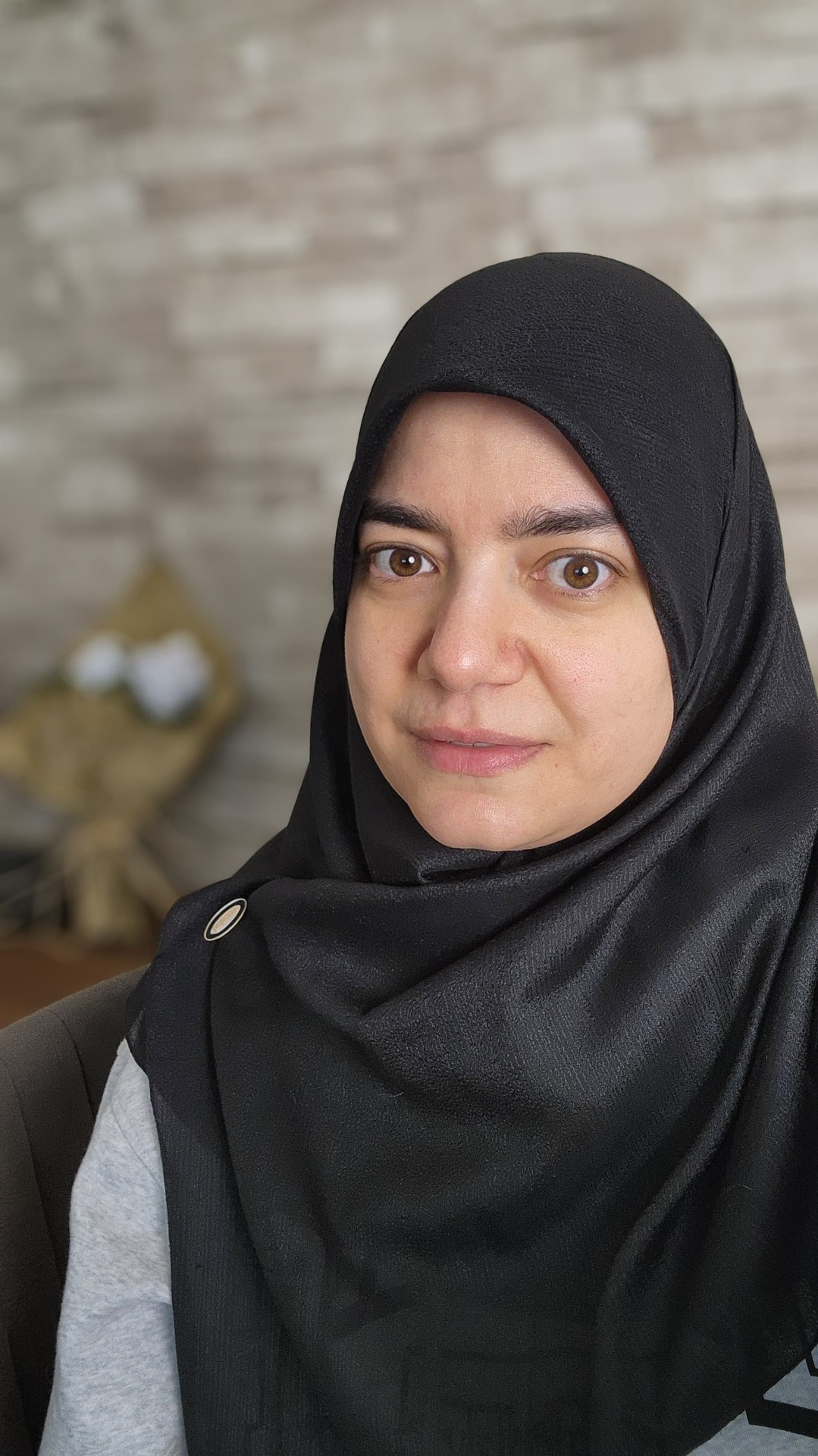 صورة رسمية قريبة للأستاذة منار محمود